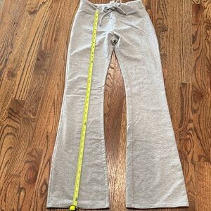 Alo Yoga flared sweatpants XS in great condition